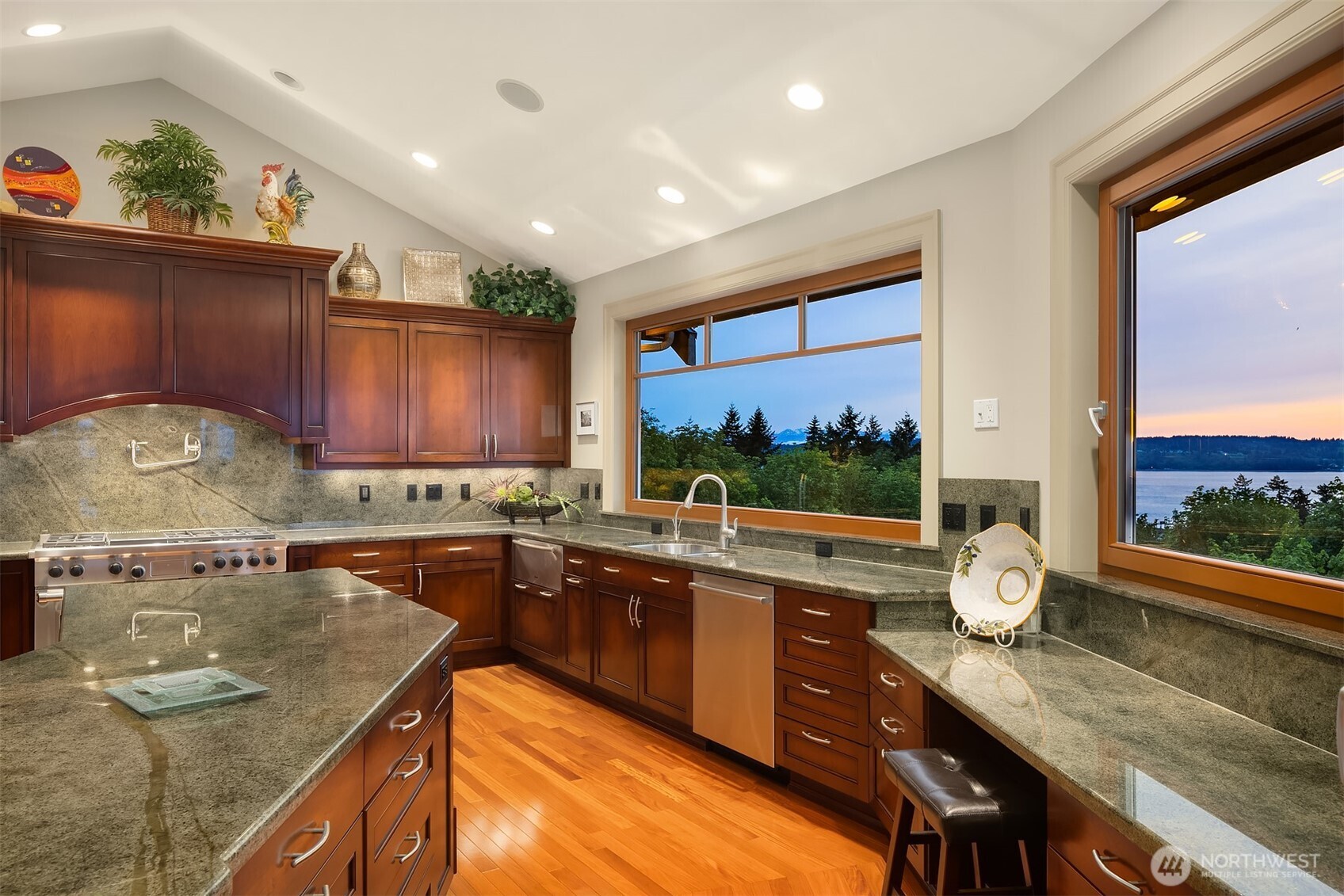 1443 Scurlock Lane , Mukilteo, WA 98275-1734