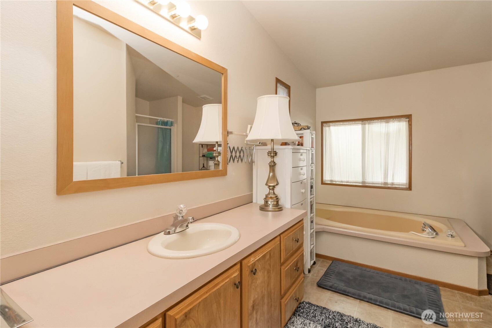 30961 E Lake Morton Drive SE, Kent, WA 98042