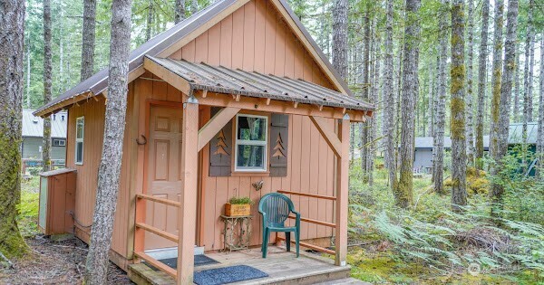 531 N Kokanee Ridge Drive , Hoodsport, WA 98548
