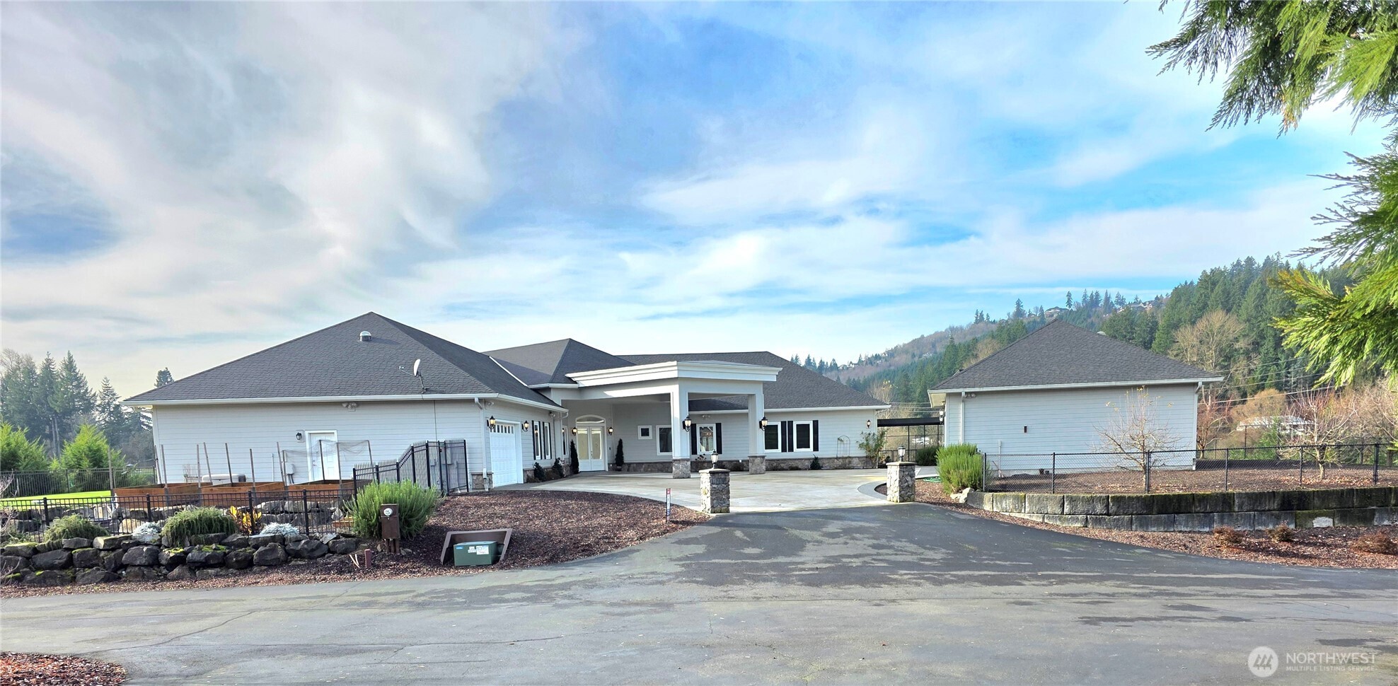 2567 Lewis River Road , Woodland, WA 98674