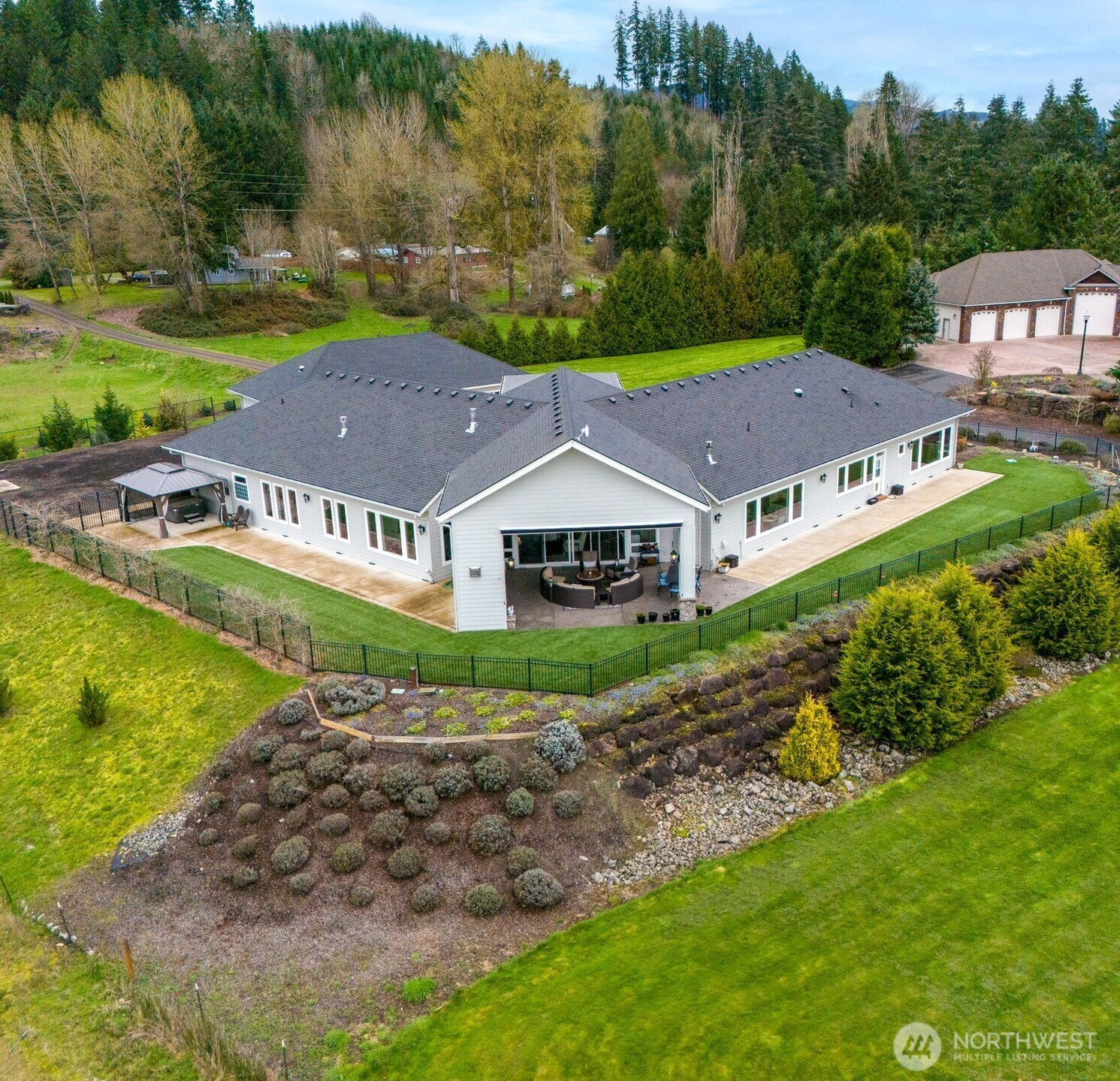 2567 Lewis River Road , Woodland, WA 98674