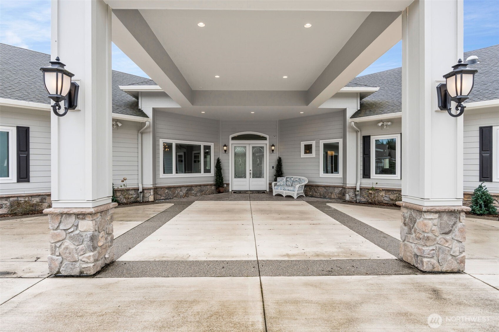 2567 Lewis River Road , Woodland, WA 98674
