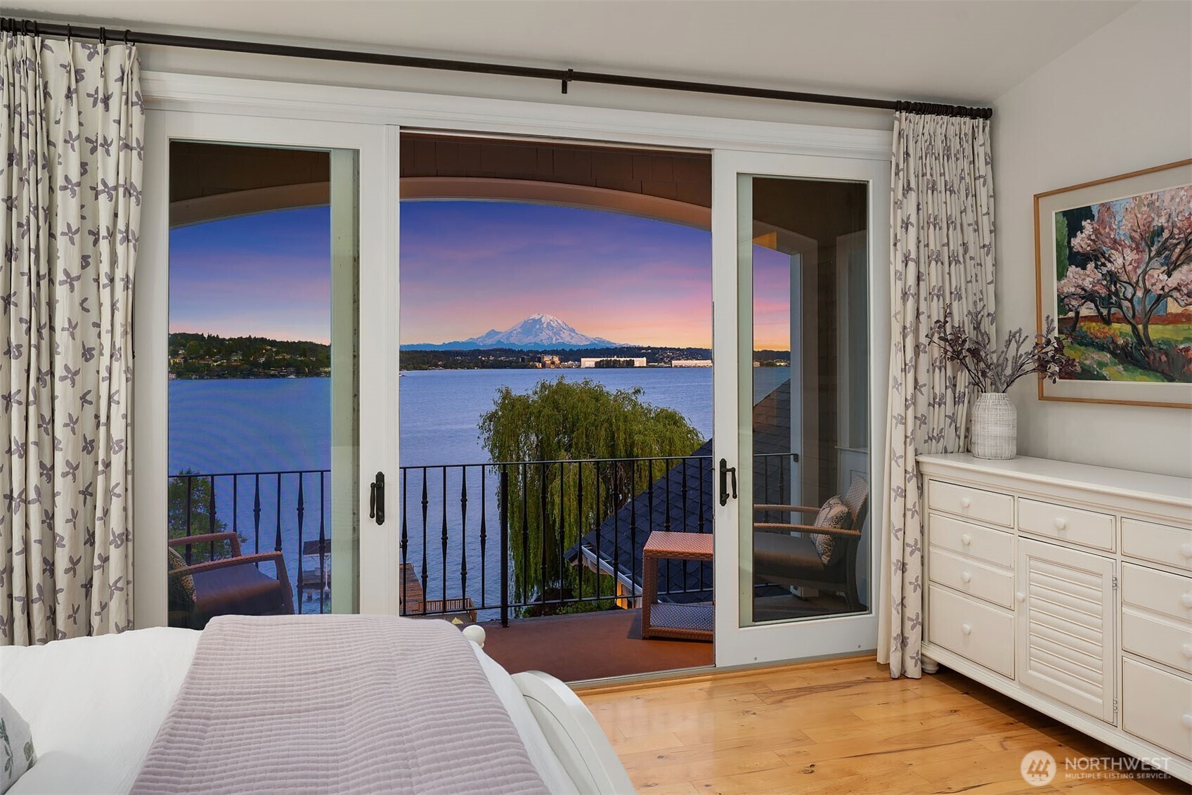 8260 Avalon Drive , Mercer Island, WA 98040