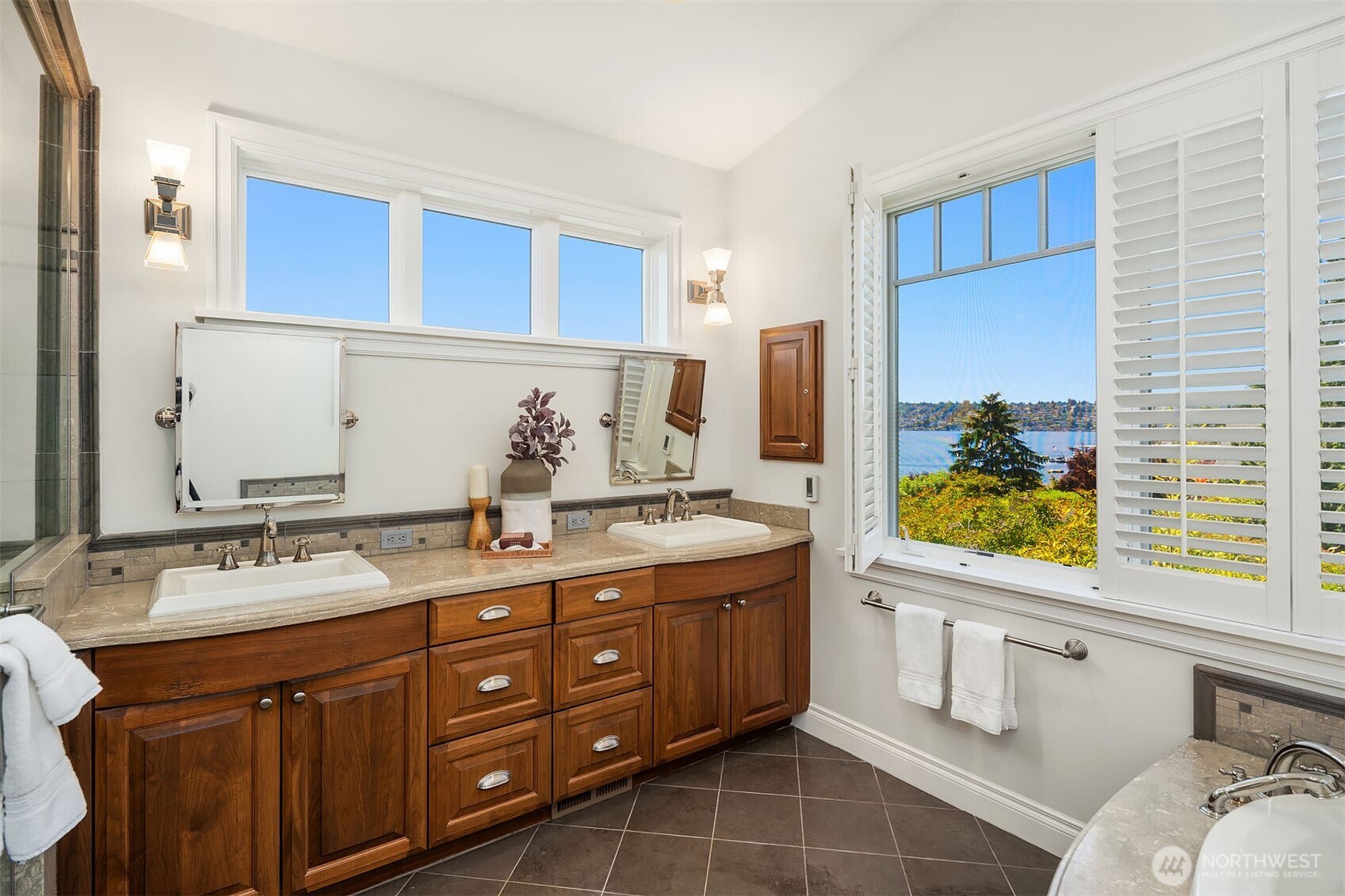 8260 Avalon Drive , Mercer Island, WA 98040