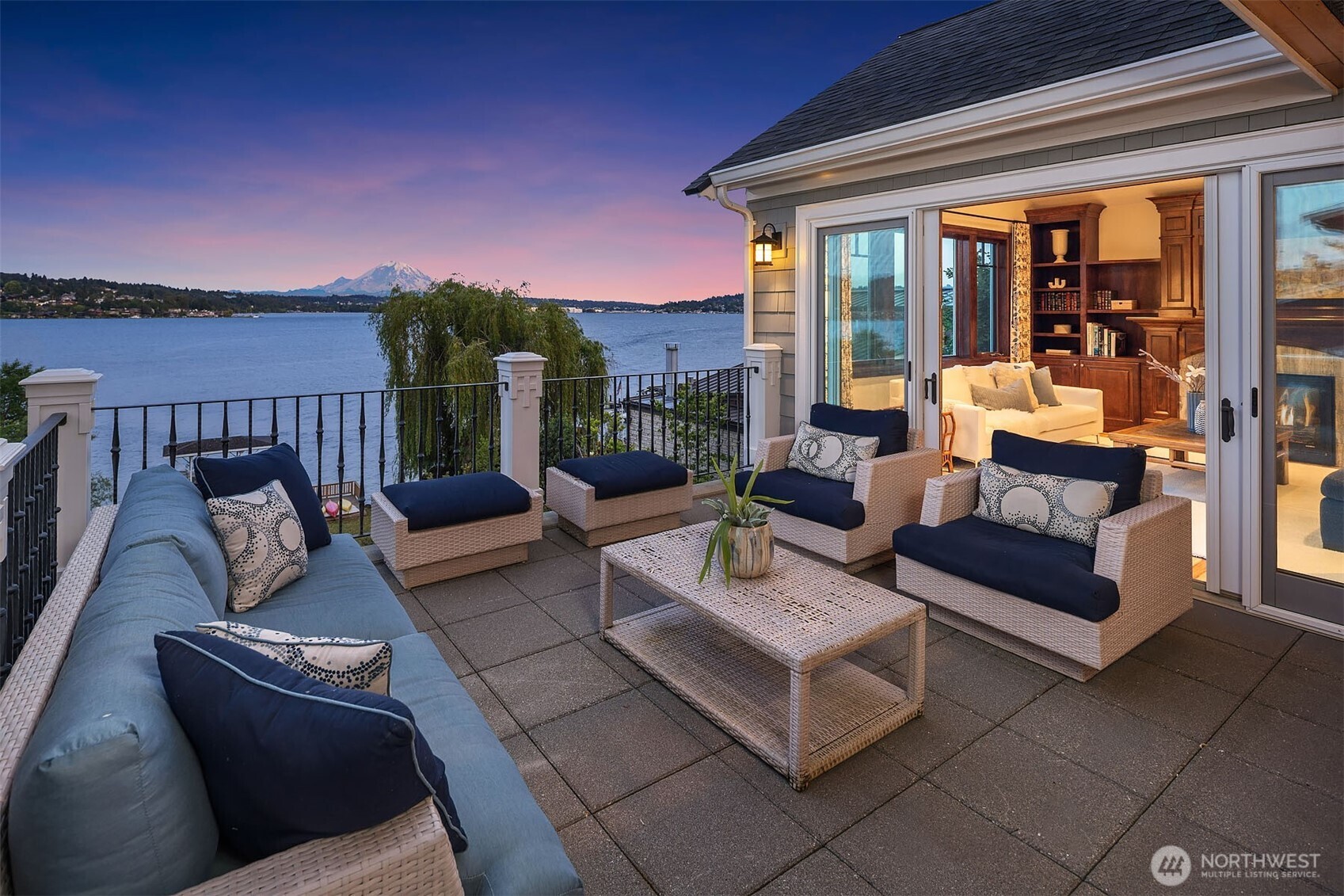 8260 Avalon Drive , Mercer Island, WA 98040