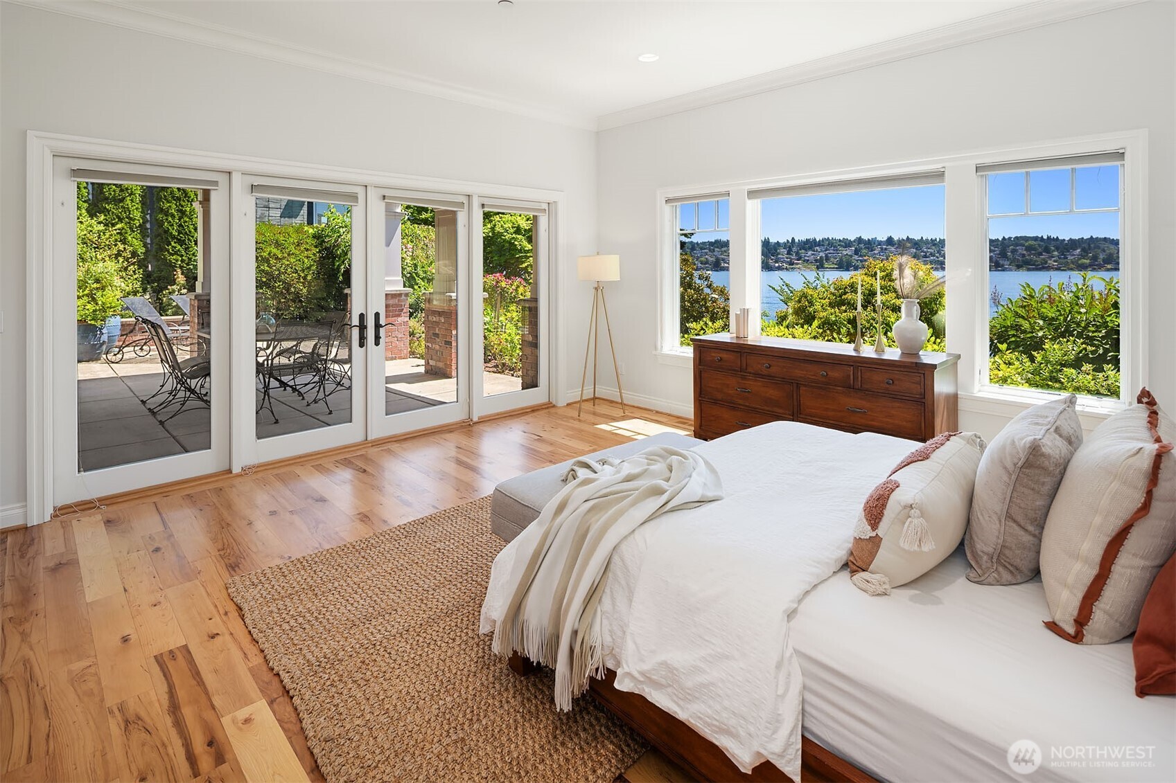 8260 Avalon Drive , Mercer Island, WA 98040