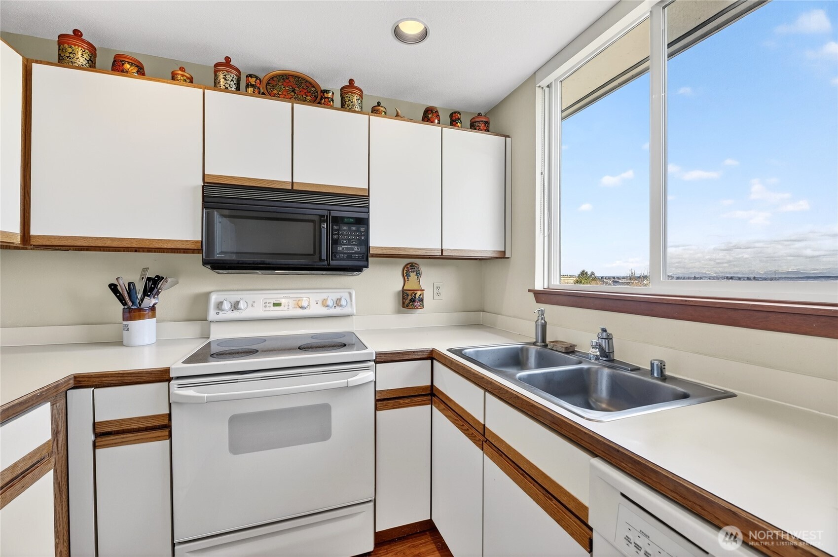 2350 10th Avenue E #201, Seattle, WA 98102