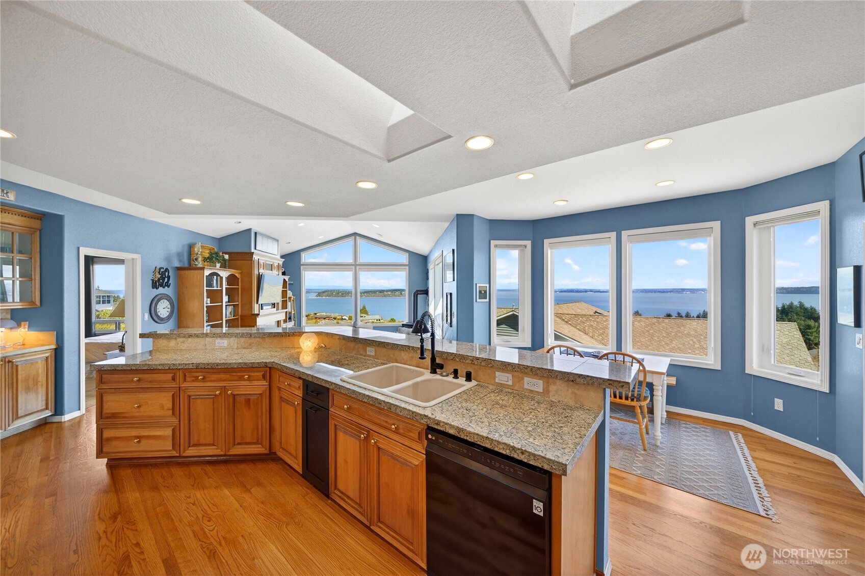 4621 Tanner View Drive , Clinton, WA 98236