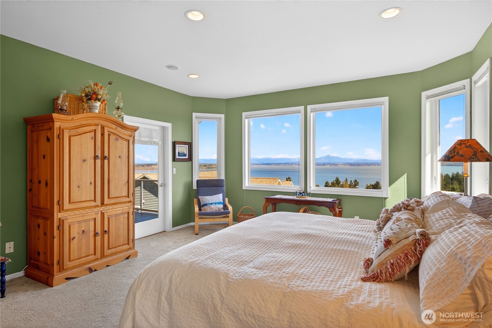 4621 Tanner View Drive , Clinton, WA 98236