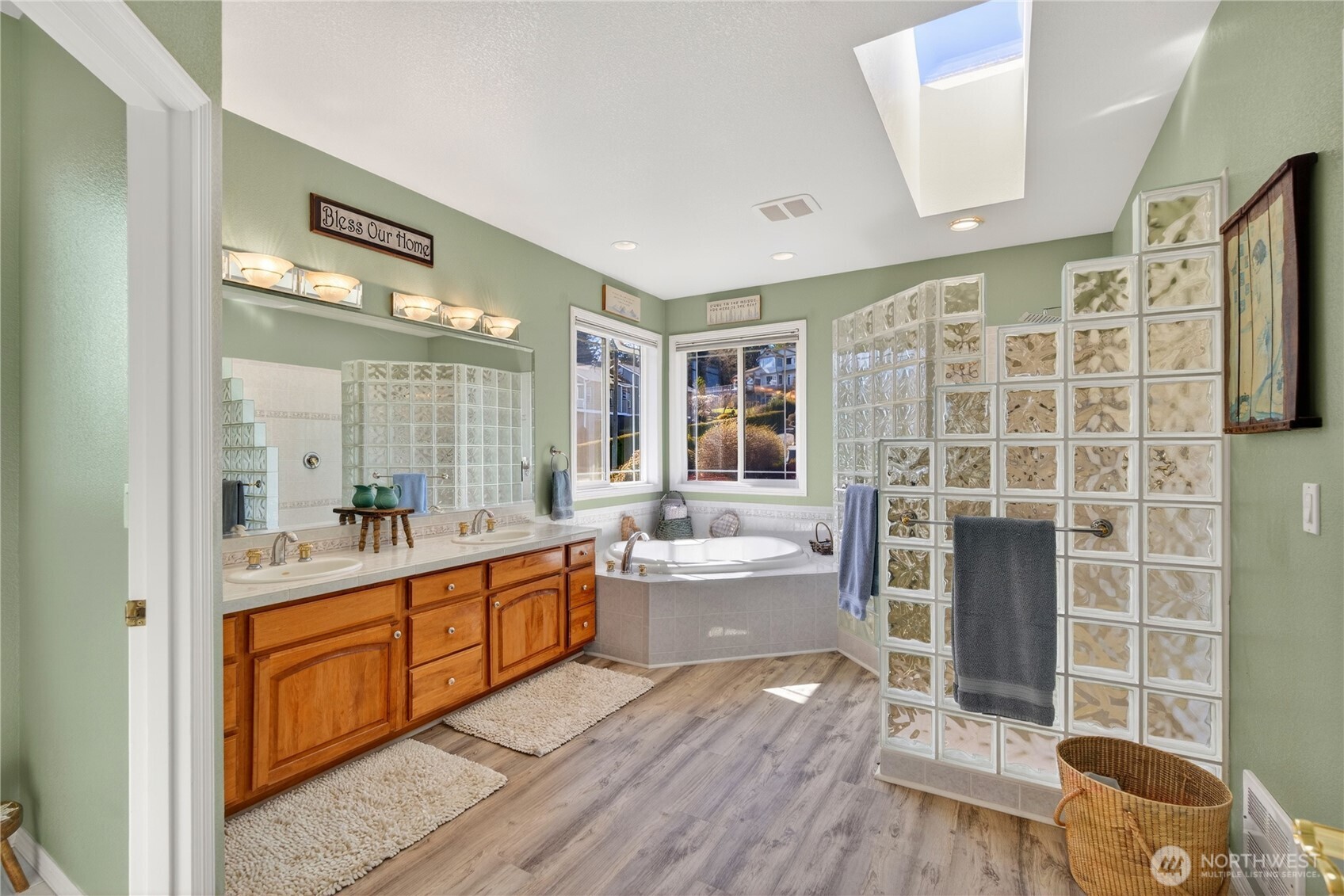 4621 Tanner View Drive , Clinton, WA 98236