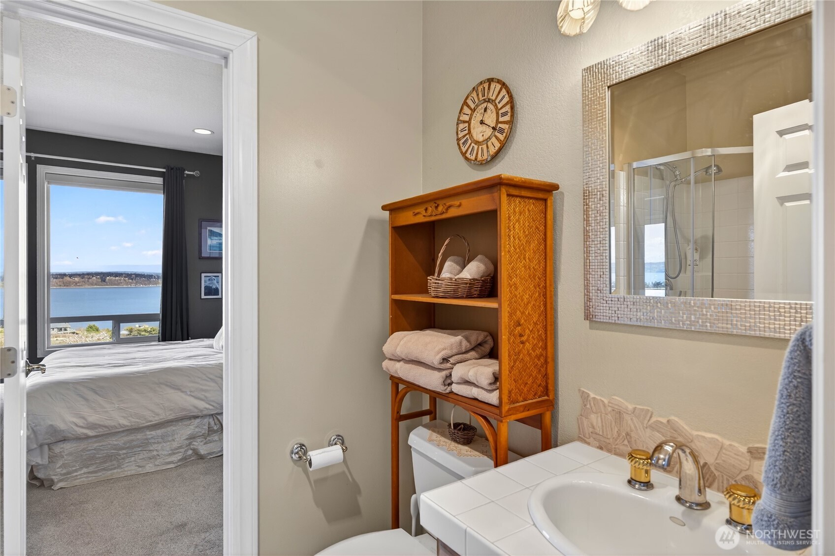 4621 Tanner View Drive , Clinton, WA 98236