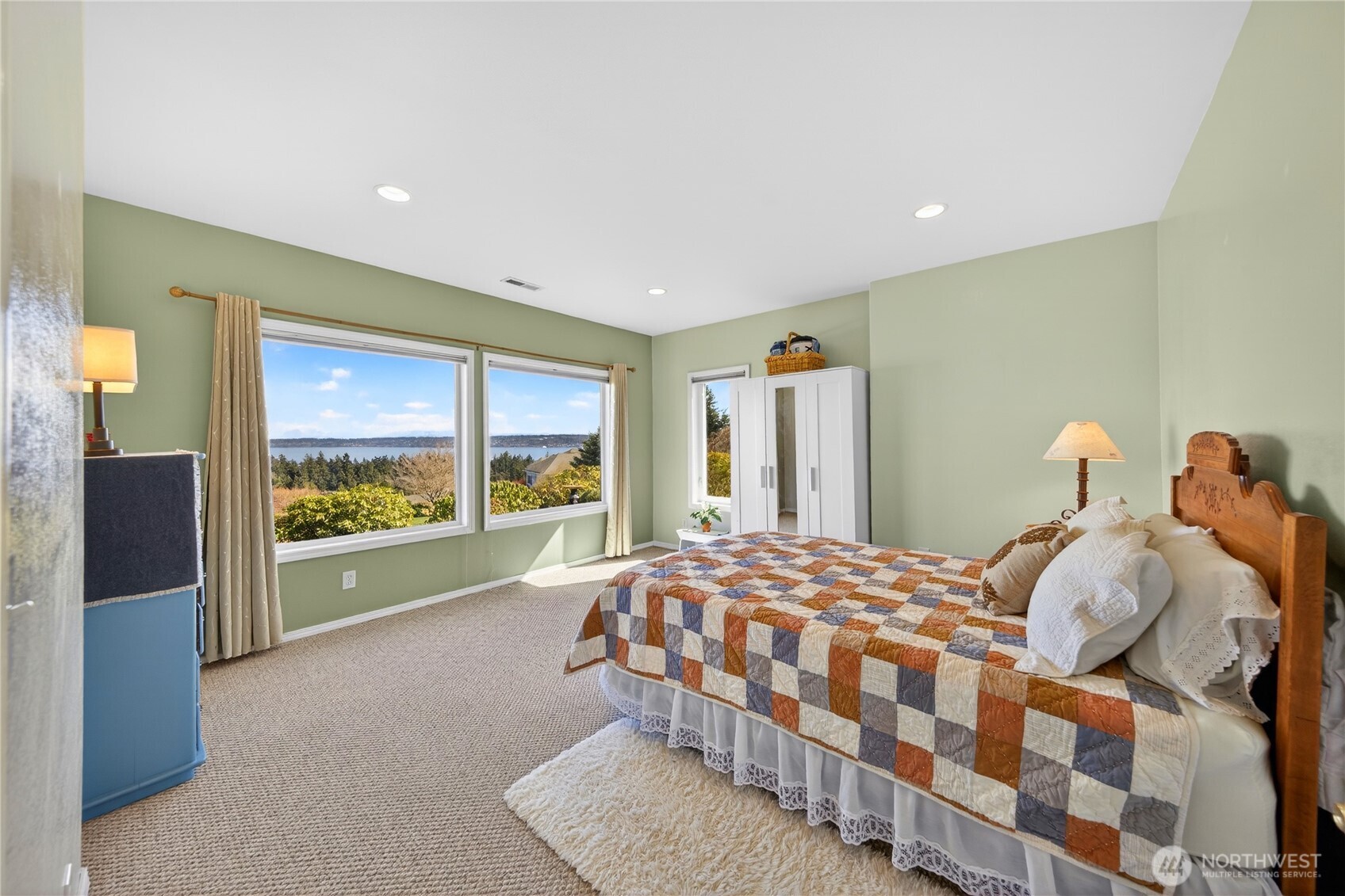 4621 Tanner View Drive , Clinton, WA 98236