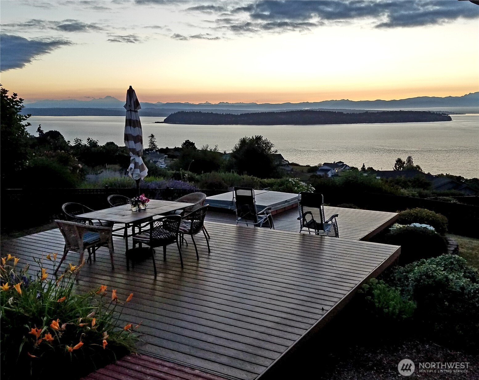 4621 Tanner View Drive , Clinton, WA 98236