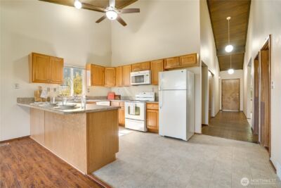 3023 Bridgeport Way W #B, University Place, WA 98466 - Photo 5