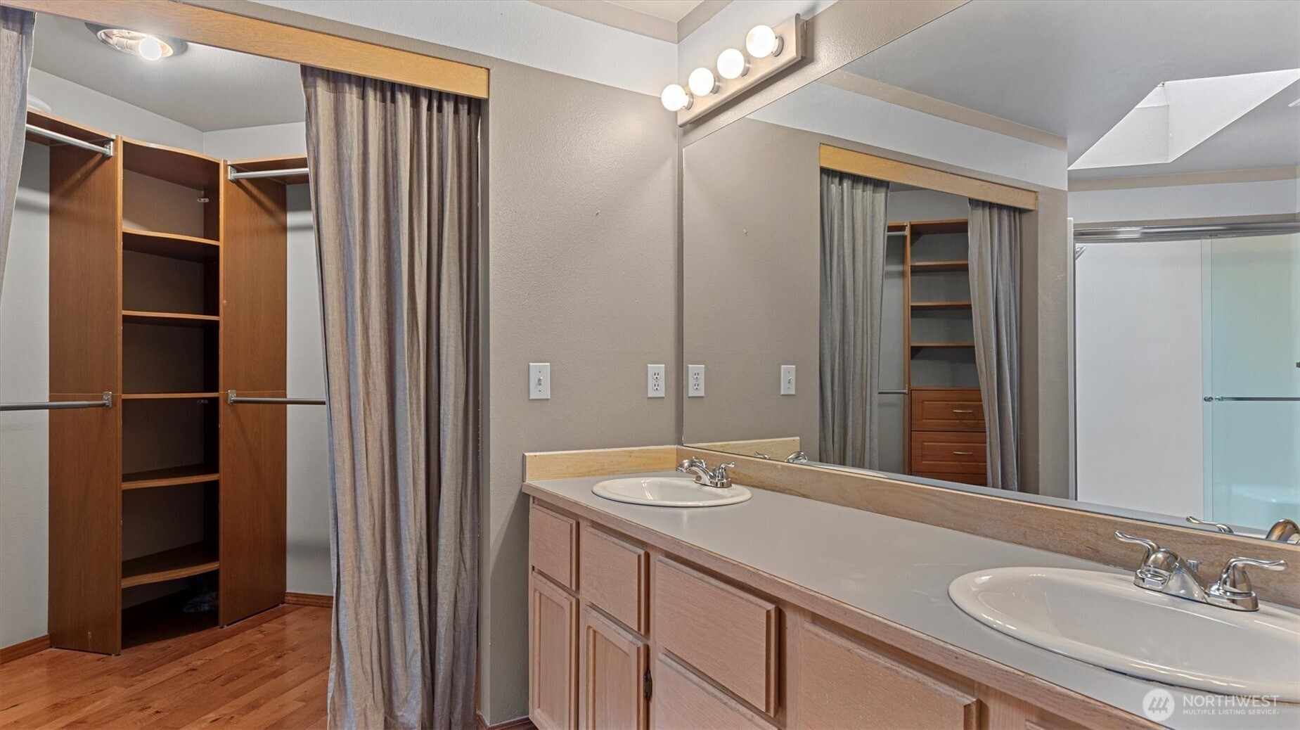 24609 SE 45th Way , Issaquah, WA 98029