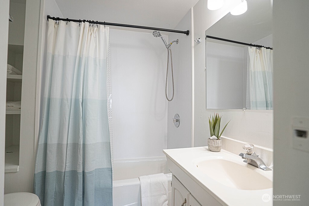 4027 Beach Drive SW #1, Seattle, WA 98116