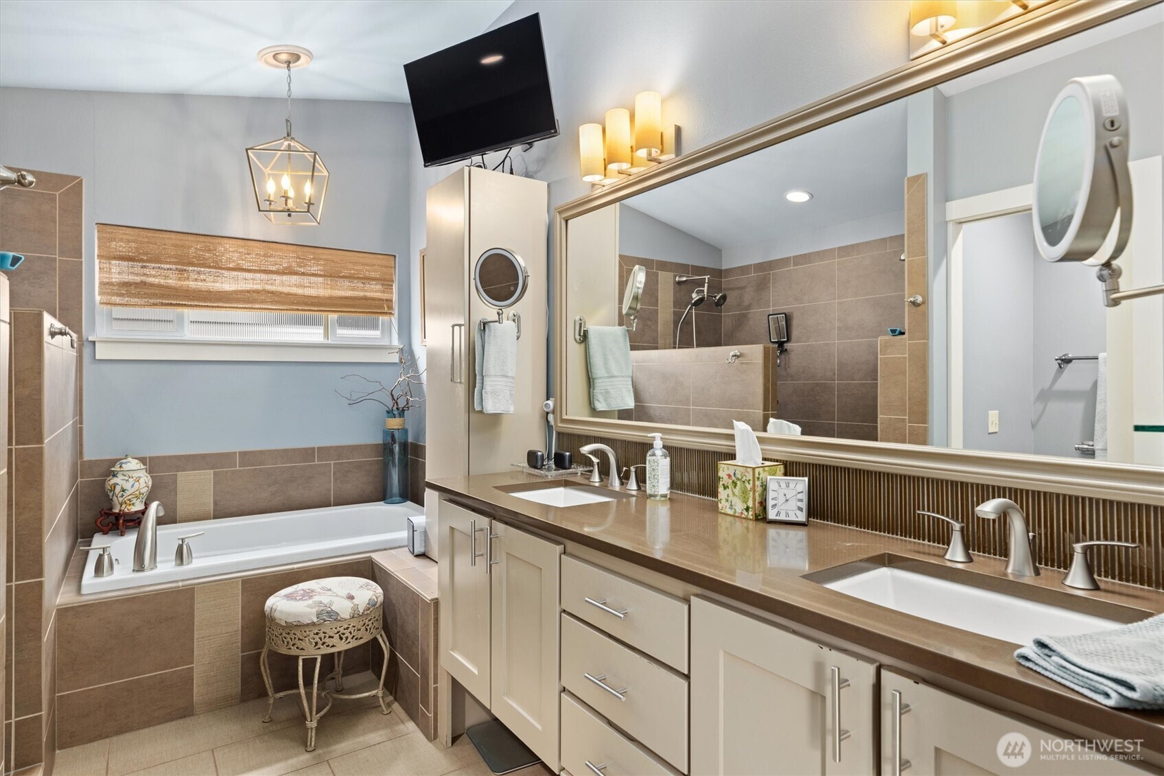 3414 33rd Avenue SW, Seattle, WA 98126