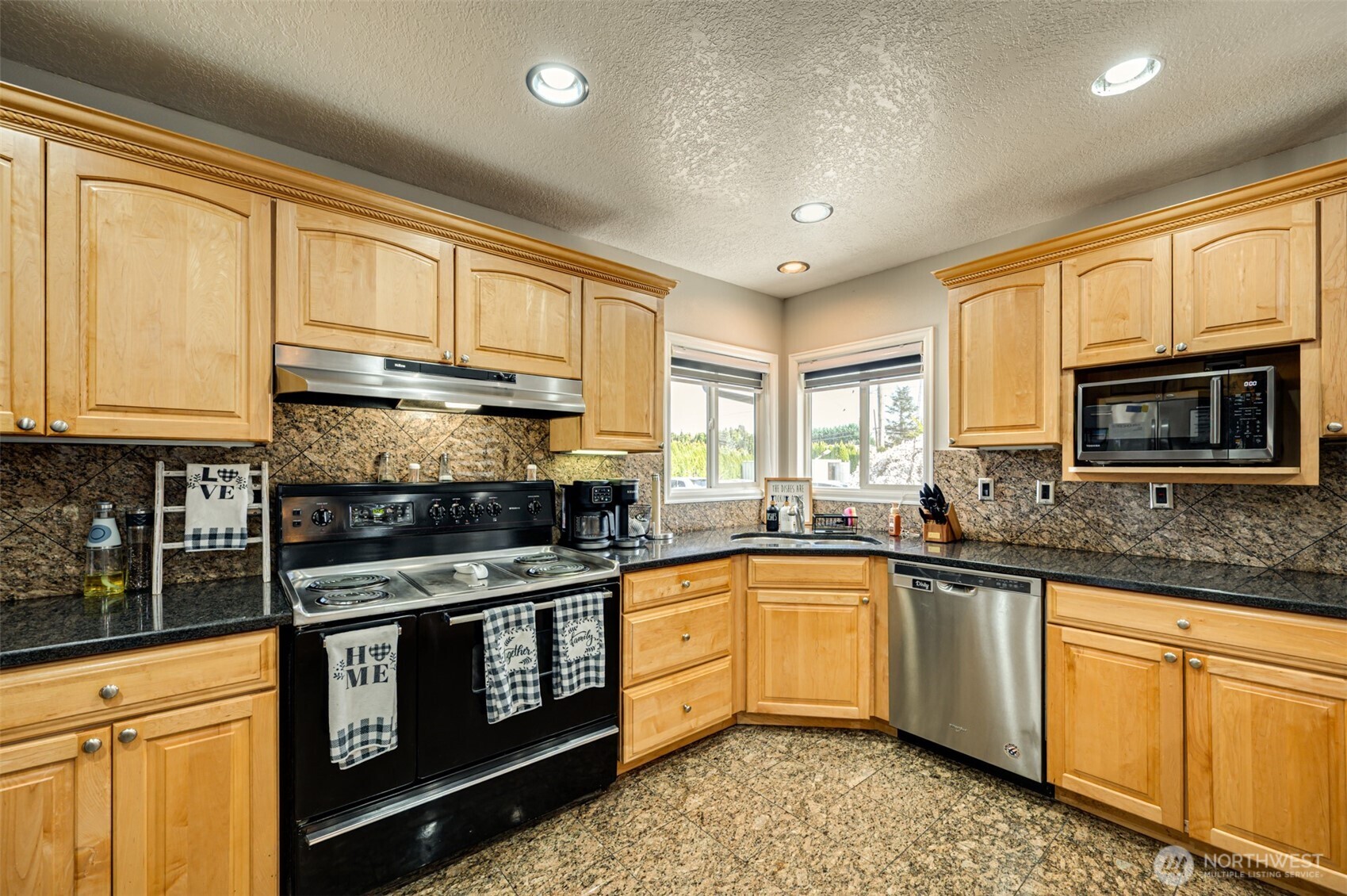 2126 Lewis River Road , Woodland, WA 98674