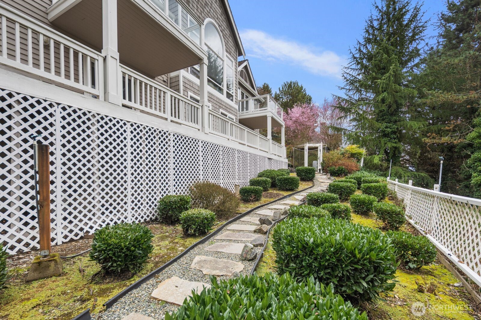 1665 204th Avenue NE, Sammamish, WA 98074