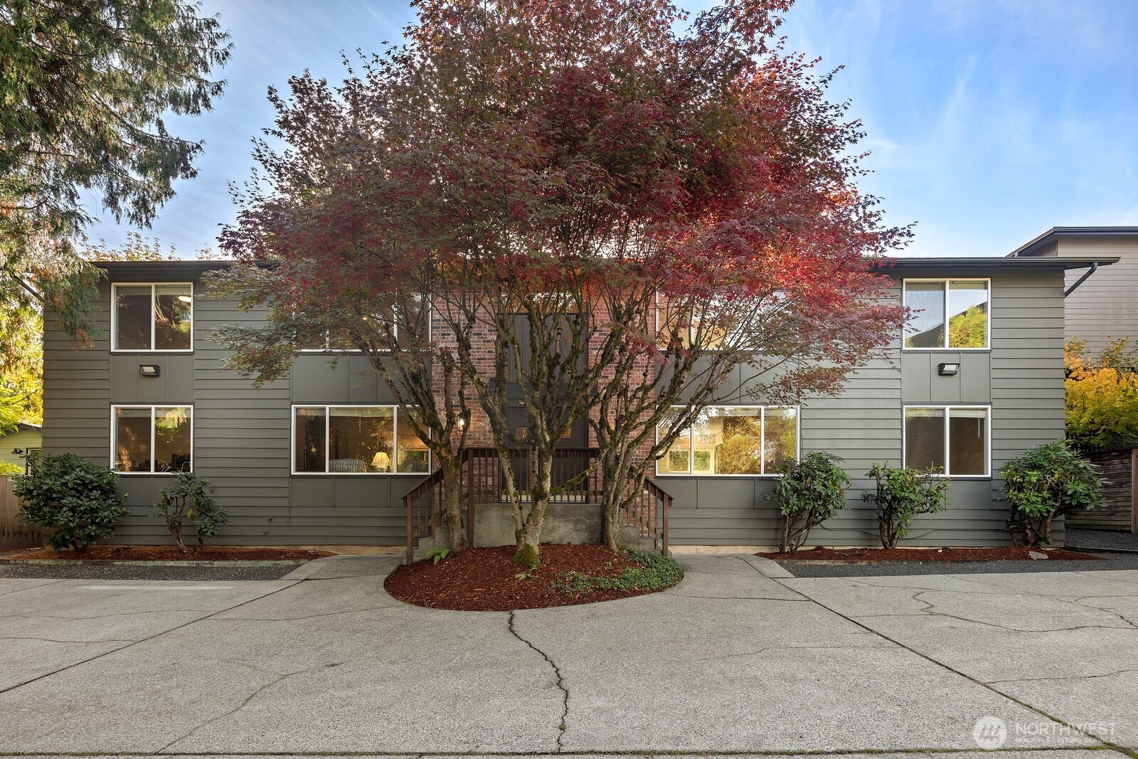 845 Kirkland Way , Kirkland, WA 98033