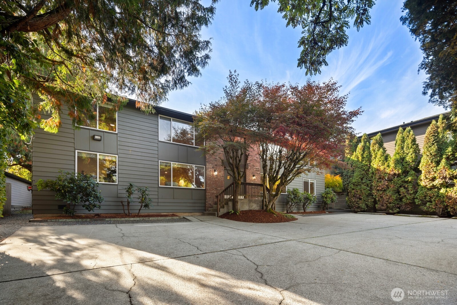 845 Kirkland Way , Kirkland, WA 98033