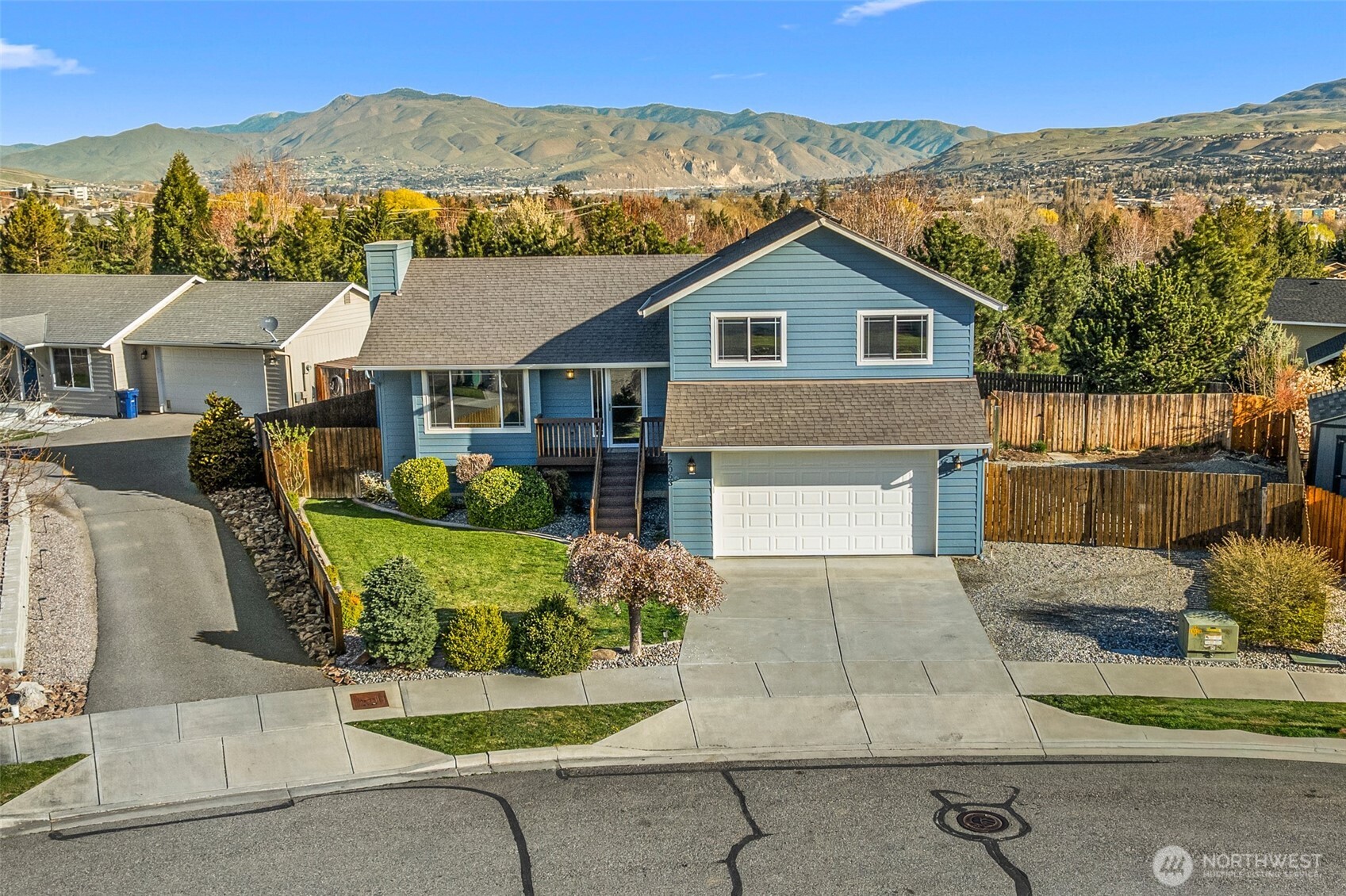 2063 Lasso Drive , Wenatchee, WA 98801