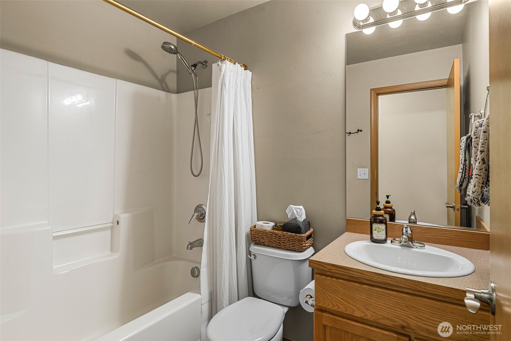 2063 Lasso Drive , Wenatchee, WA 98801