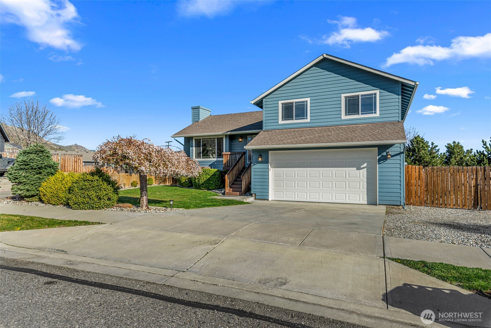 2063 Lasso Drive , Wenatchee, WA 98801