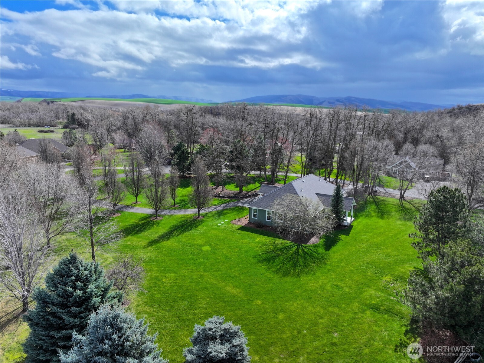 236 Looking Glass Road , Walla Walla, WA 99362