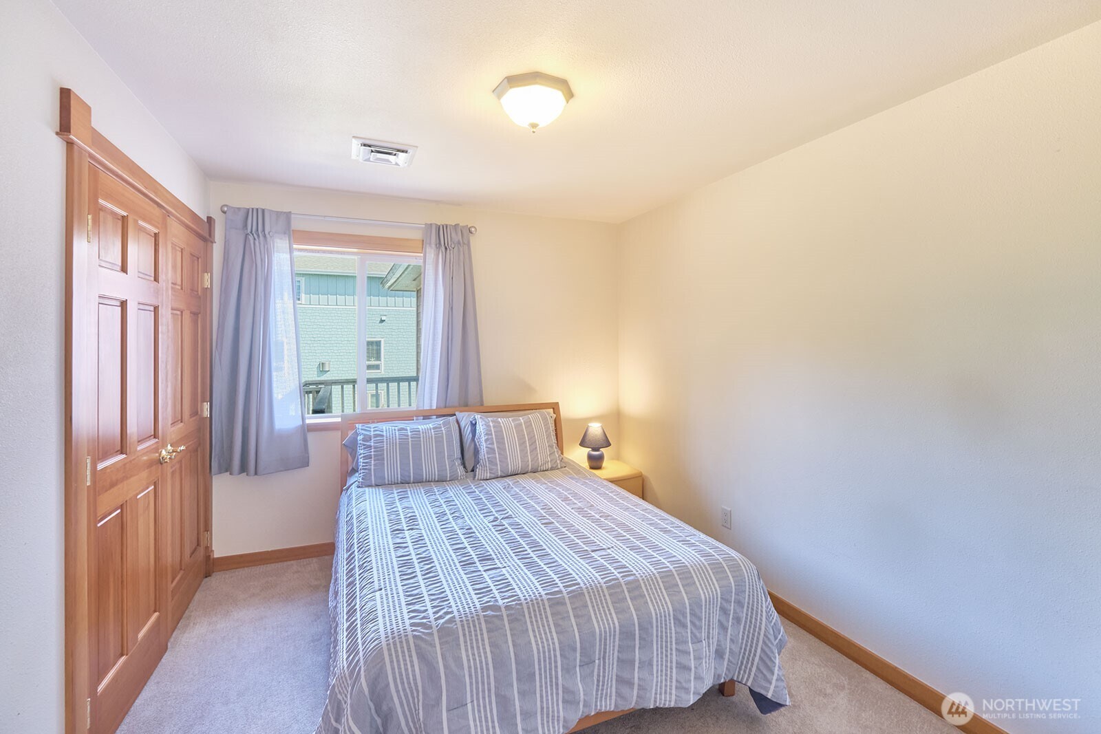 238 25th Street NW, Long Beach, WA 98631