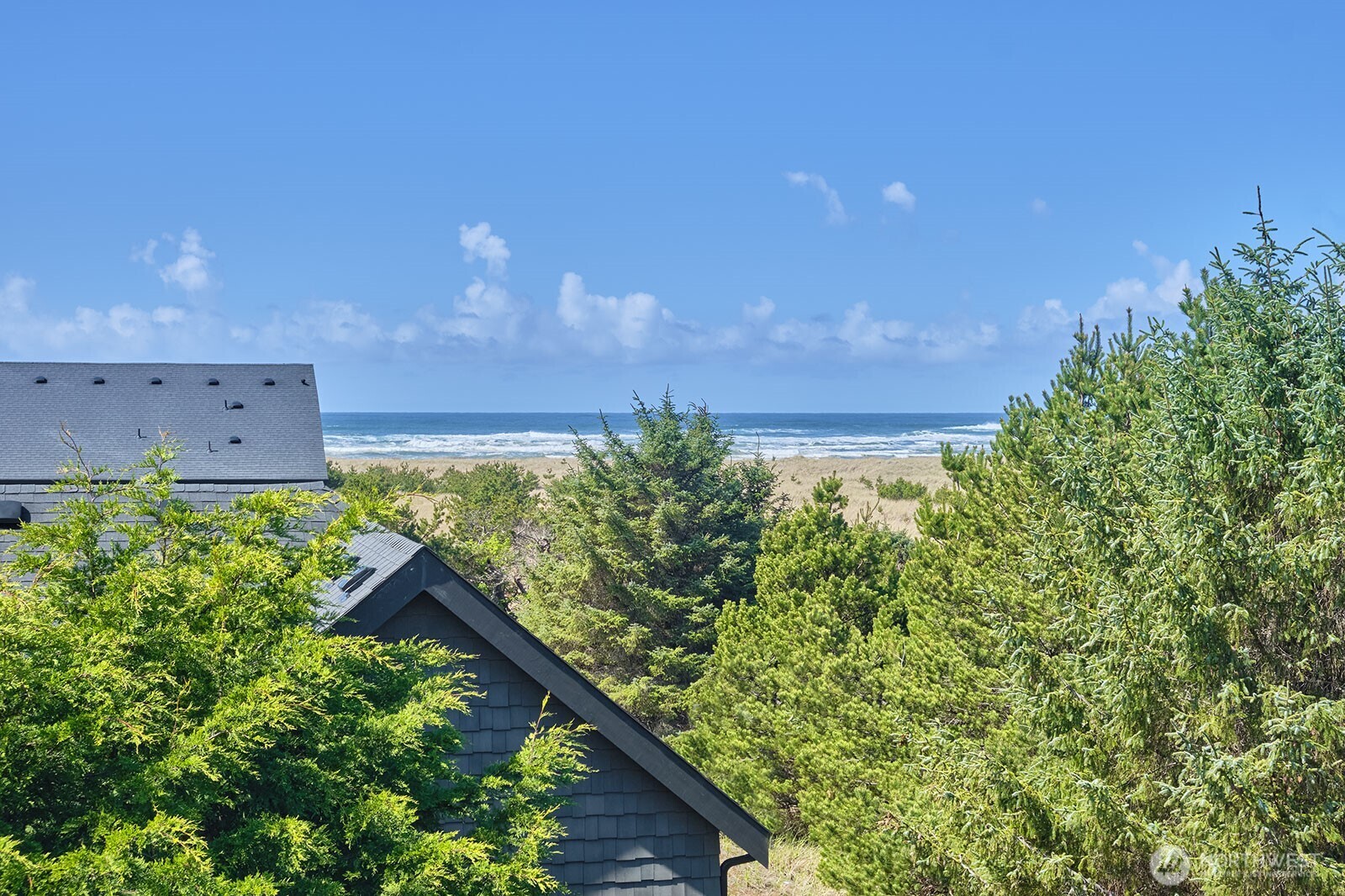 238 25th Street NW, Long Beach, WA 98631