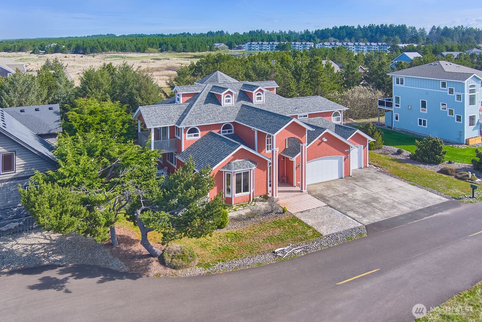 238 25th Street NW, Long Beach, WA 98631