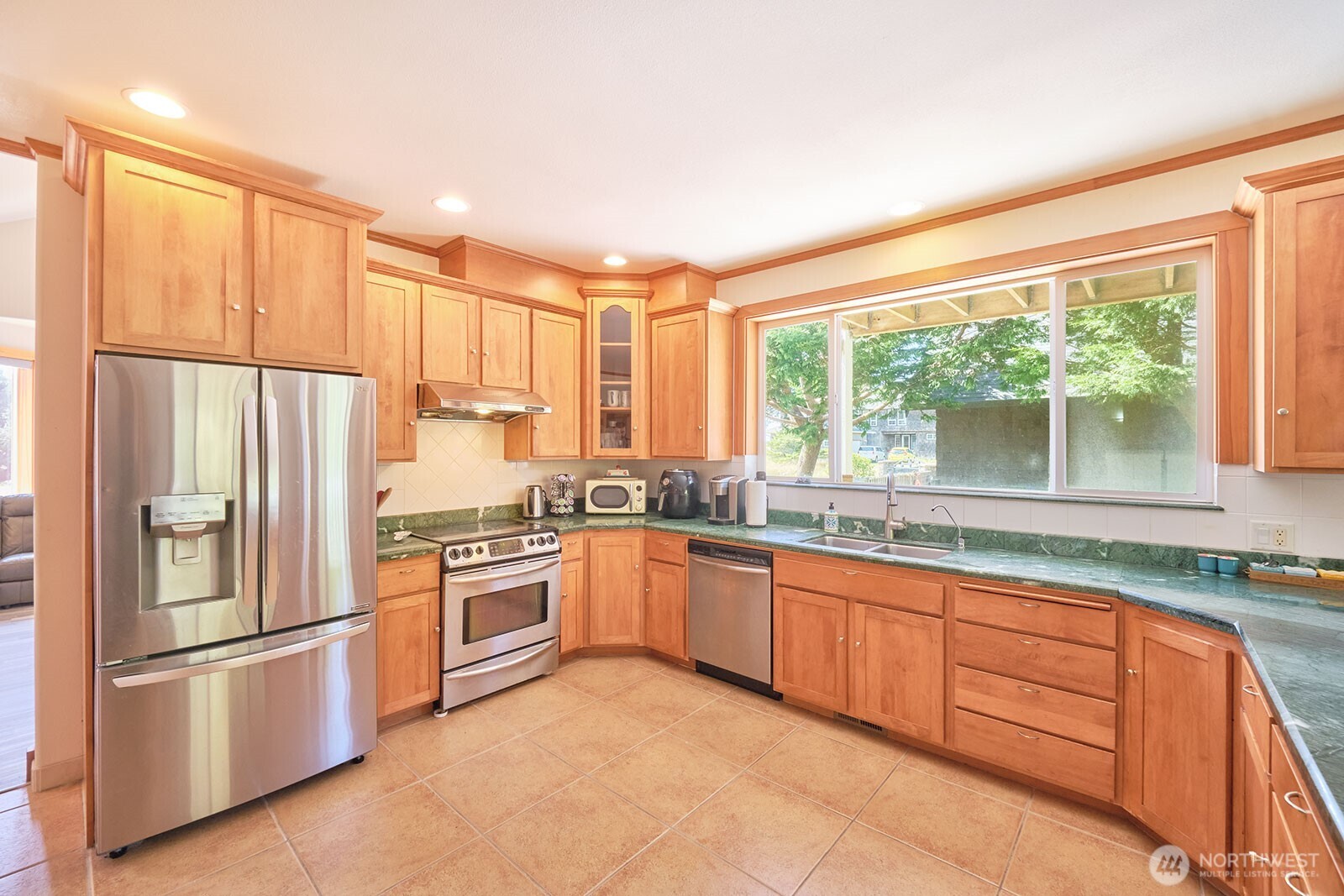 238 25th Street NW, Long Beach, WA 98631