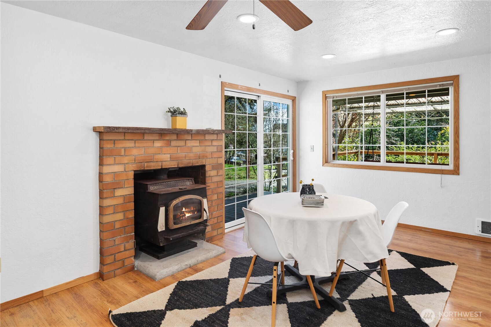 21 Glen Avenue , Chimacum, WA 98325