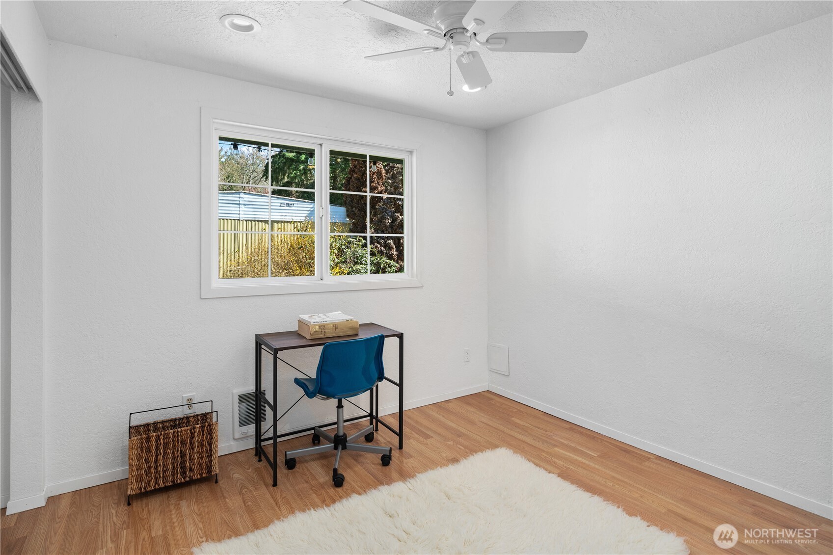 21 Glen Avenue , Chimacum, WA 98325