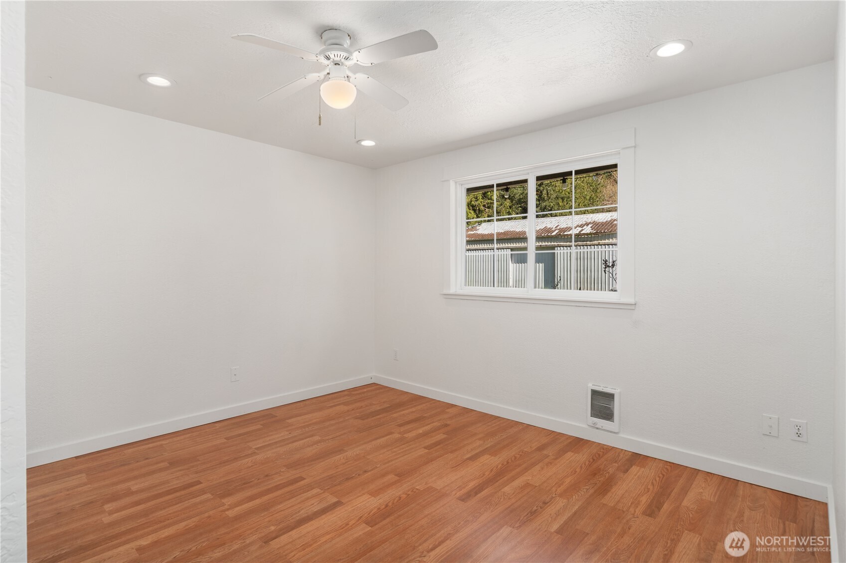 21 Glen Avenue , Chimacum, WA 98325