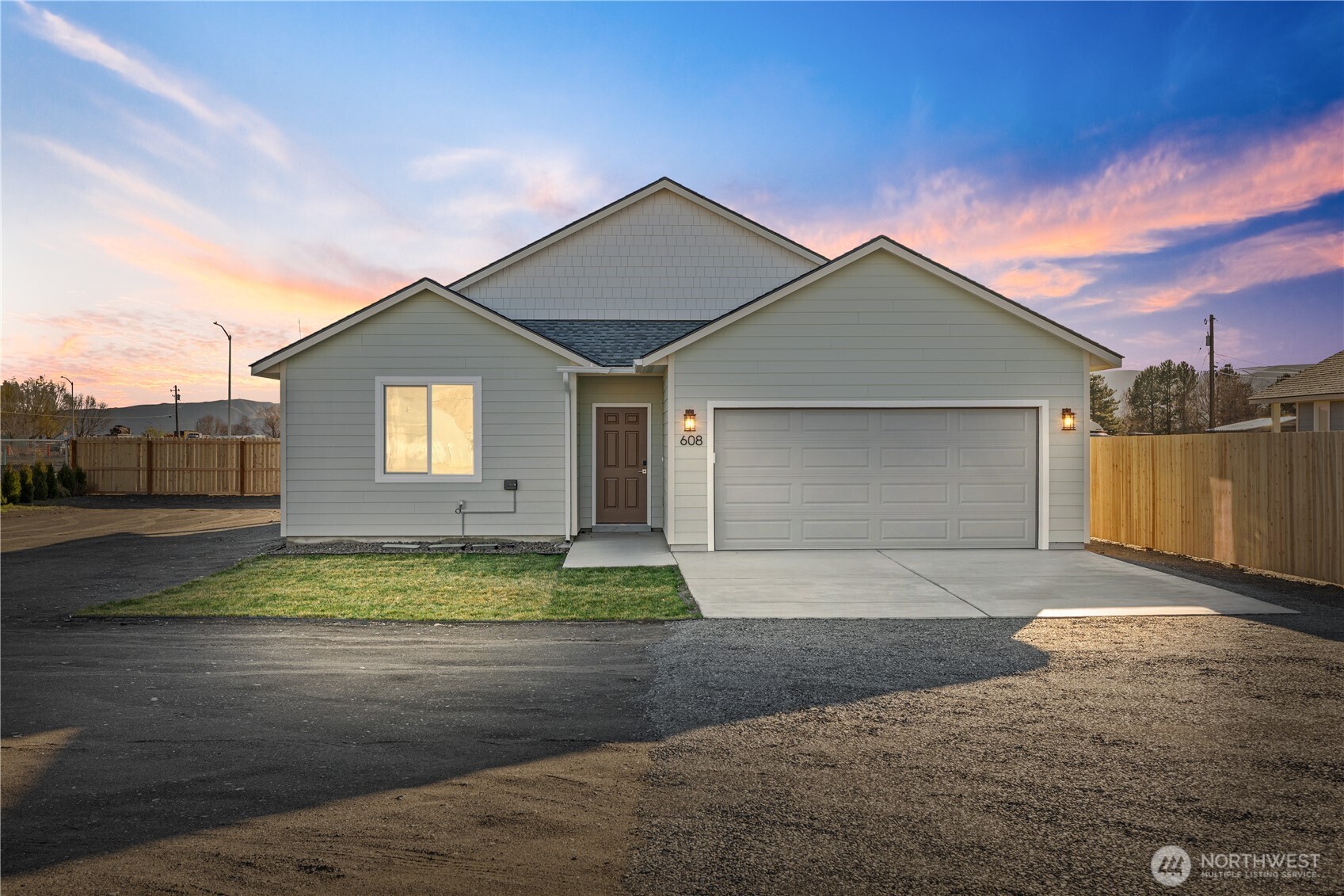 608 4th Street , Mattawa, WA 99349