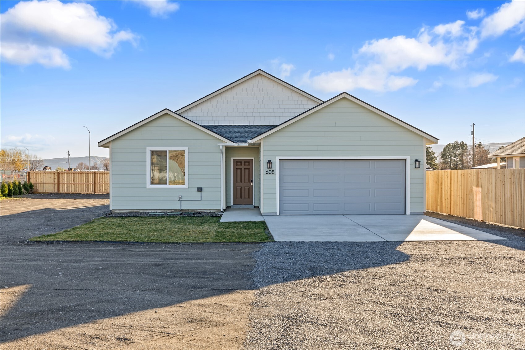 608 4th Street , Mattawa, WA 99349