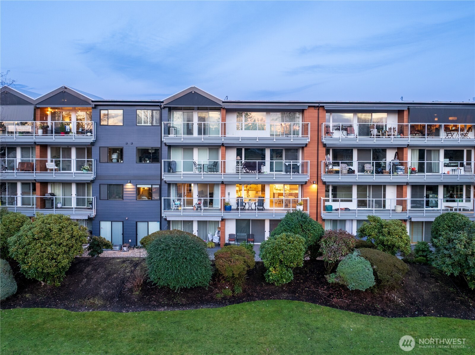 2501 Canterbury Lane E #221, Seattle, WA 98112
