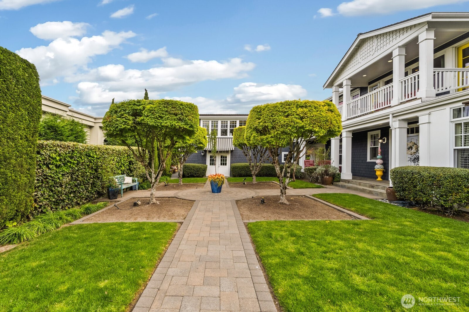 10207 NE 60th Street , Kirkland, WA 98033