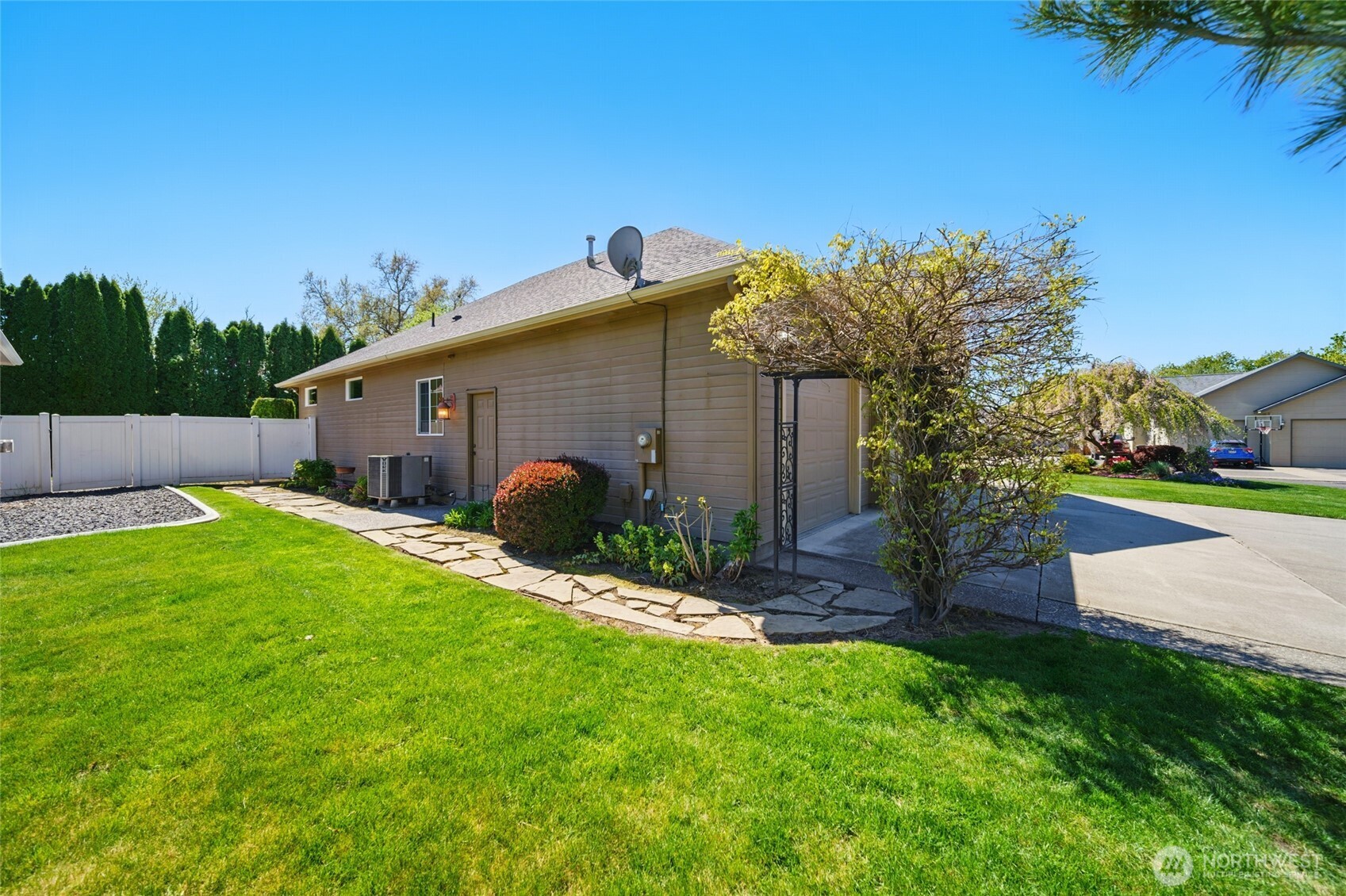 832 SE Vintage Way , College Place, WA 99324