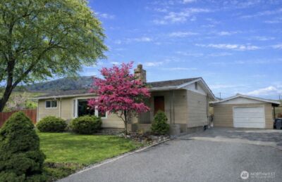 1127 Central Avenue , Oroville, WA 98844
