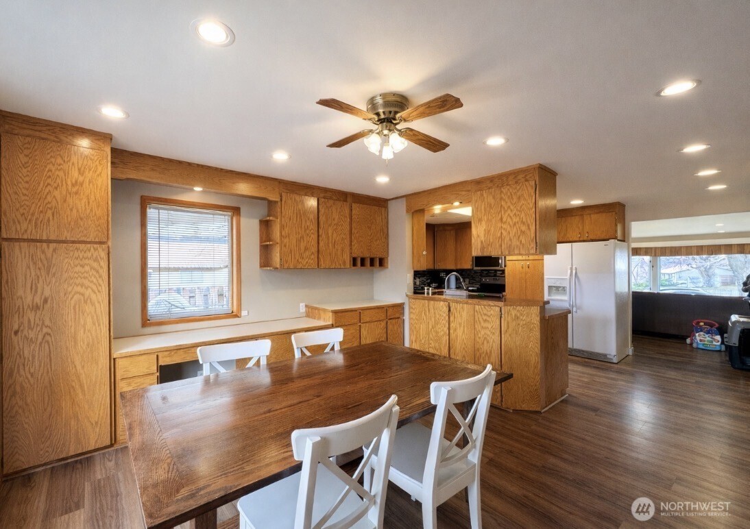 1127 Central Avenue , Oroville, WA 98844