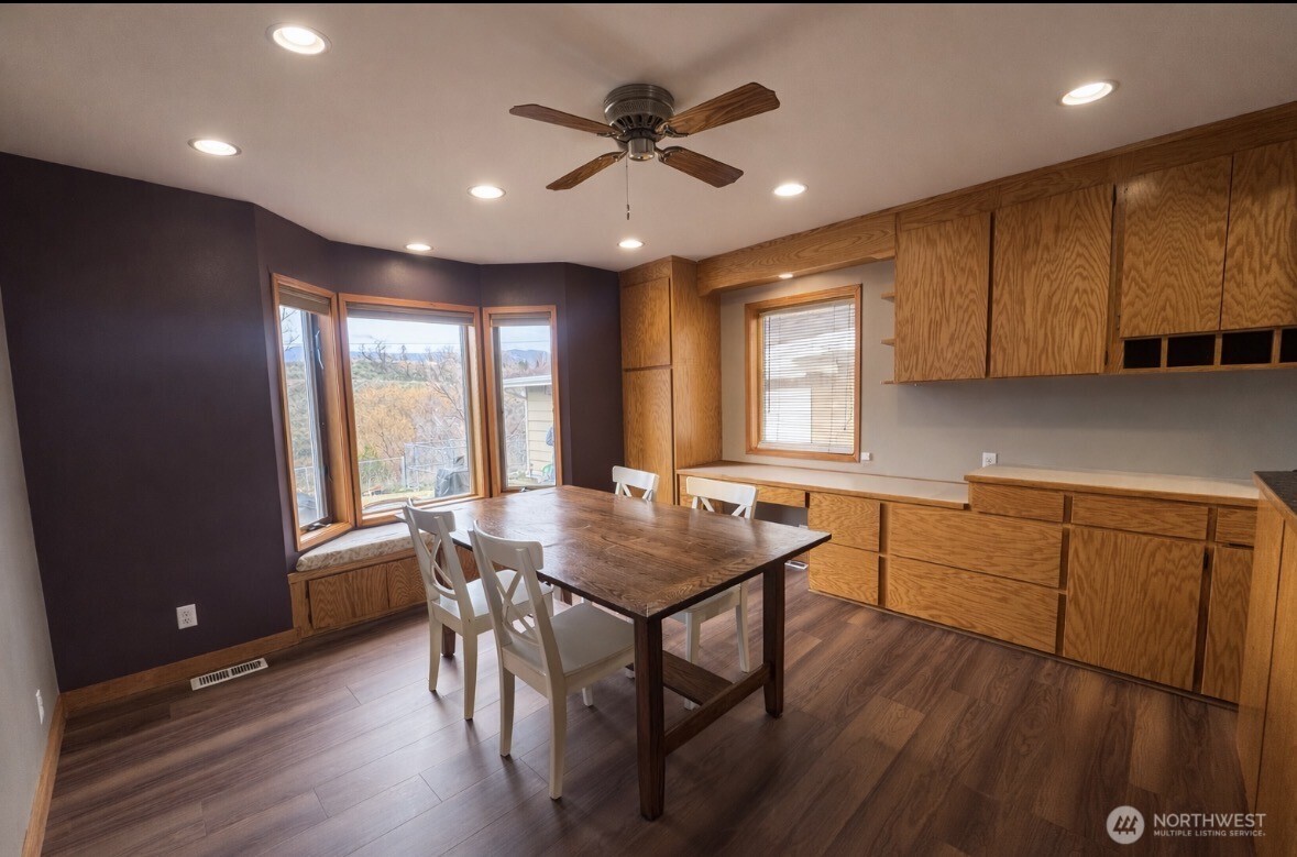 1127 Central Avenue , Oroville, WA 98844