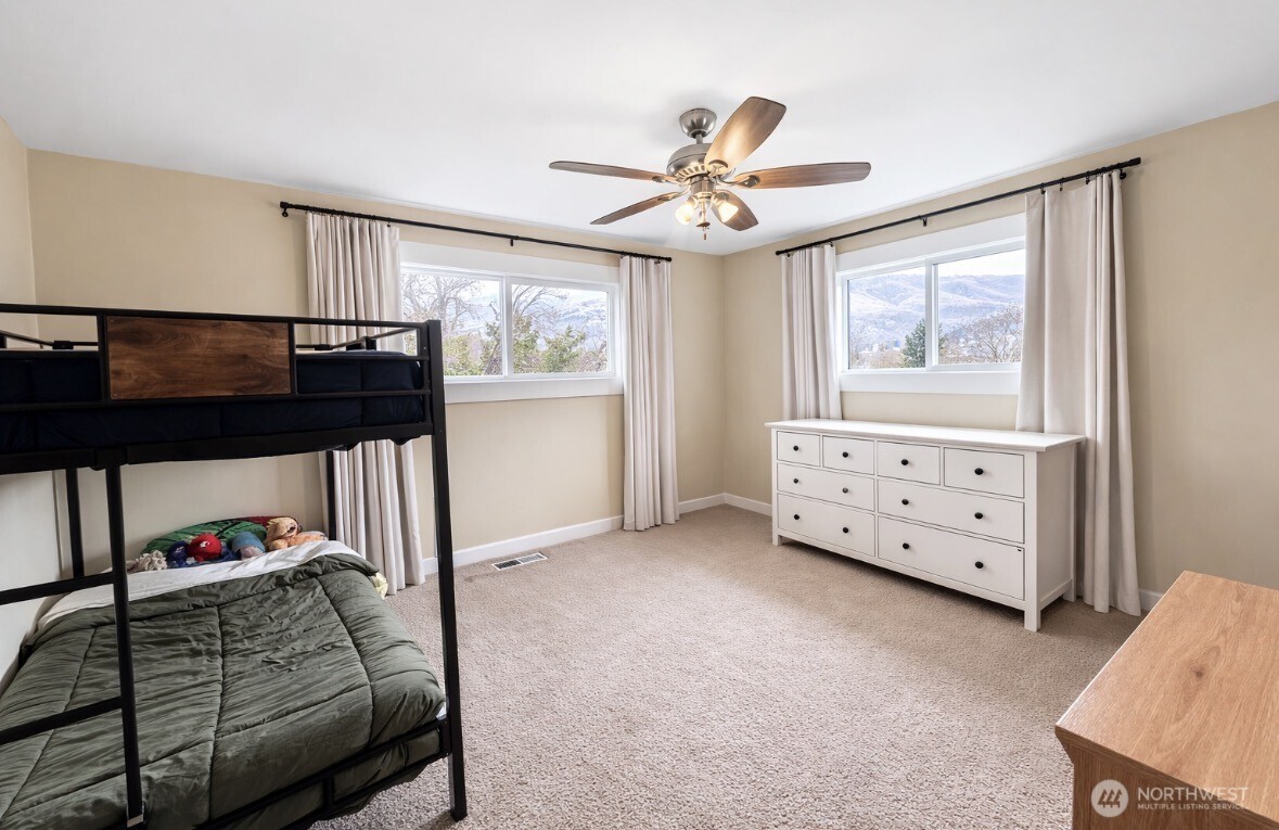 1127 Central Avenue , Oroville, WA 98844