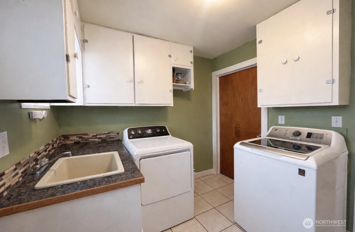 1127 Central Avenue , Oroville, WA 98844