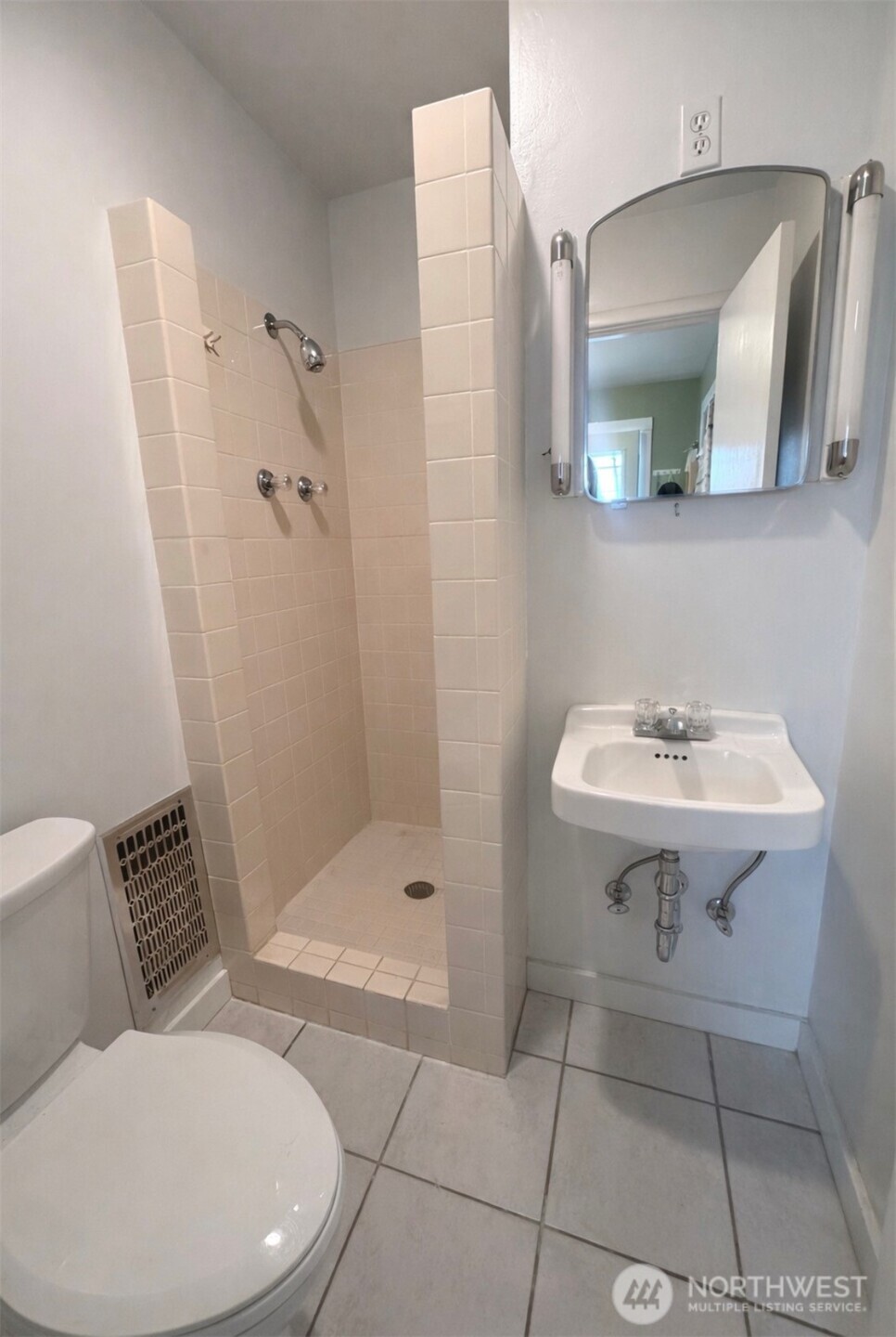 1127 Central Avenue , Oroville, WA 98844