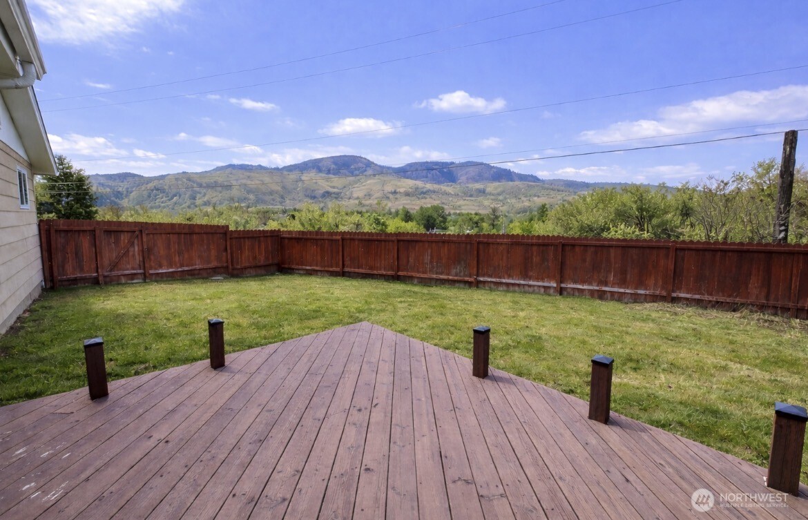 1127 Central Avenue , Oroville, WA 98844