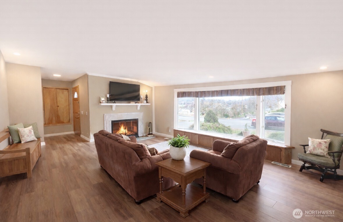 1127 Central Avenue , Oroville, WA 98844