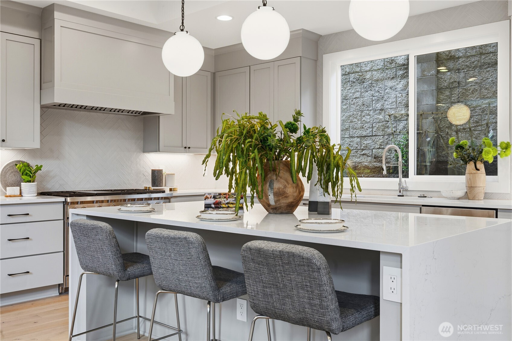 2582 136th Lane SE , Bellevue, WA 98005